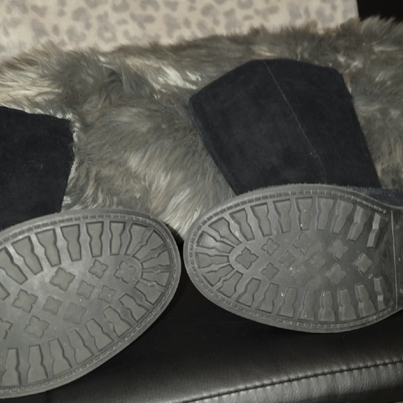 UGG Women's Black Winter Boots - Picture 13 of 16